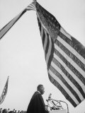 Reverend Martin Luther King Jr. Speaking at Prayer Pilgrimage for Freedom at Lincoln Memorial Premium-Fotodruck von Paul Schutzer