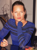 Model Kate Moss Signing Autographs Reproduction photographique sur papier de qualité par Dave Allocca