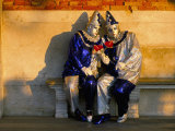Couple Dressed in Masks and Costumes Taking Part in Venice Carnival, Venice, Veneto, Italy Fotografie-Druck von Lee Frost