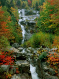 Un ruisseau sillone les rochers Photographie