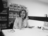 Actress Lauren Bacall at a Book Signing for Her New Autobiography par Myself Reproduction photographique sur papier de qualité par Alfred Eisenstaedt