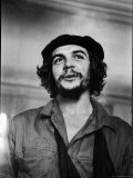 Cuban Rebel Ernesto "Che" Guevara with His Left Arm in a Sling Reproduction photographique sur papier de qualité par Joe Scherschel