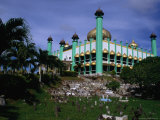 Sarawak State Mosque (1968), Kuching, Sarawak, Malaysia Fotografie-Druck von Jane Sweeney
