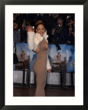 Jennifer Lopez Arrives at Maid in Manhattan Premiere Odeon Leicester Square Poster