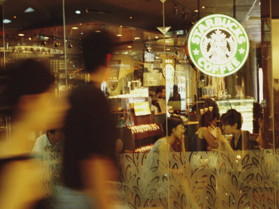  Openstarbucks Coffee Shop on People At One Of The First Starbucks Coffee Shops To Open In Beijing