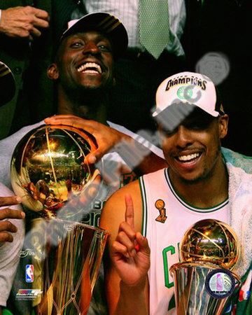 kevin garnett imagenes. Kevin Garnett amp; Paul Pierce, Game Six of the 2008 NBA Finals With Trophies Foto. Designer Empfehlungen. Product PageDFE module – loaded