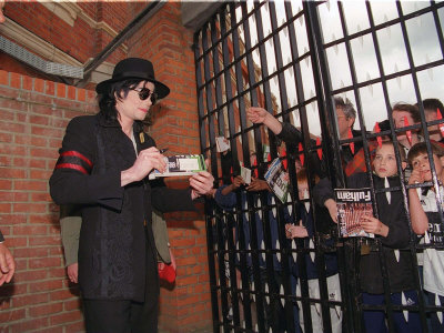 Michael Jackson at the Craven Cottage Football Ground Home of Fulham, April 1999 Fotografická reprodukce