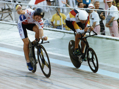 chris-boardman-winning-the-olympic-pursuit-gold-medal-as-he-passes-the-german-1992.jpg