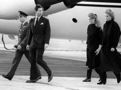 prince charles and princess diana. Prince Charles and Princess Diana Return from their Holiday at Klosters Fotografie-Druck