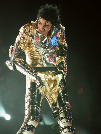 michael-jackson-on-stage-in-prague-september-8-1996.jpg