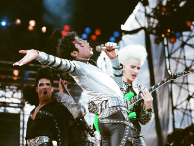 michael-jackson-seen-here-in-concert-at-roundhay-park-29th-july-1988.jpg