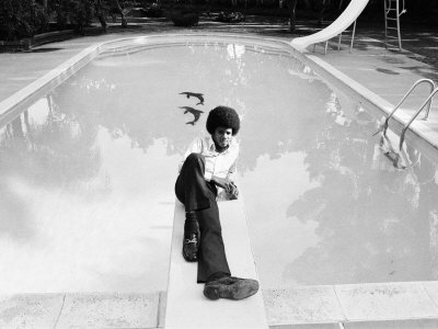 Michael Jackson at Home in Los Angeles by the Poolside, Lounging on Diving Board, February 23, 1973 Fotografická reprodukce