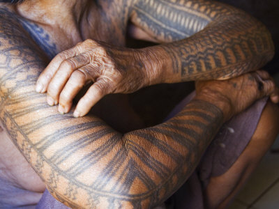  Village - Old Woman with Traditional Tattoo on Hands, Philippines