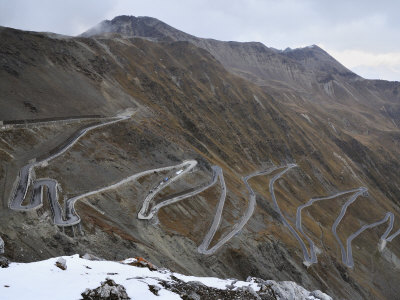 schlenker-jochen-stilfser-joch-passo-stelvio-suedtirol-italy-europe.jpg