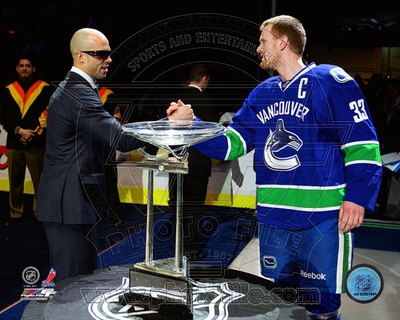 Vancouver Canucks - Henrik Sedin, Manny Malhotra Photo Photo