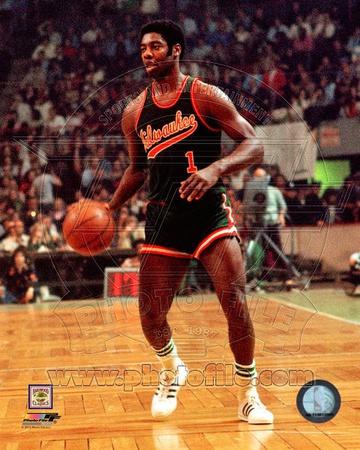 Milwaukee Bucks - Oscar Robertson Photo Photo