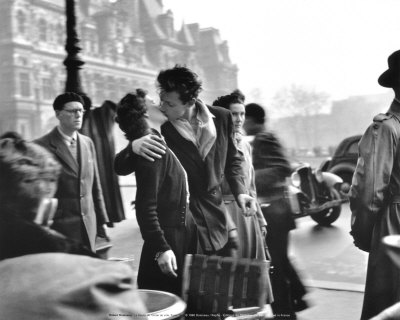 街頭でキスするカップル, パリ, 1950 アートプリント