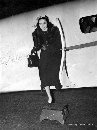 Dorothy Kilgallen wearing Long Sleeve Dress Photo by  Movie Star News