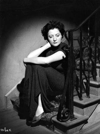 Helen Morgan sitting on a Stair Photo by  Movie Star News