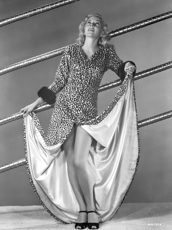 Gloria Grahame Posed wearing Sexy Outfit Photo by  Movie Star News