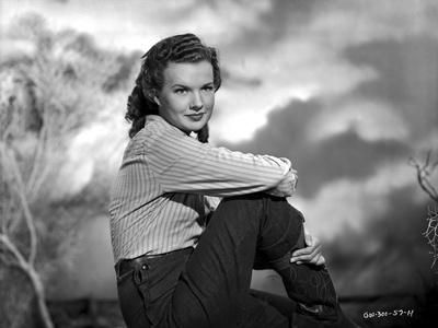 Gale Storm Seated in Long Sleeves Photo by  Movie Star News