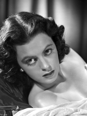 Faith Domergue Reclined in Black and White Portrait Photo by  Movie Star News