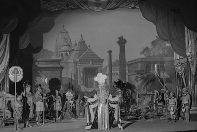 Citizen Kane Group of People Performing in Movie Scene Photo by  Movie Star News