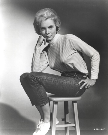 Janet Leigh sitting on a Chiar in White High Neck Long Sleeve Linen Dress Photo by  Movie Star News