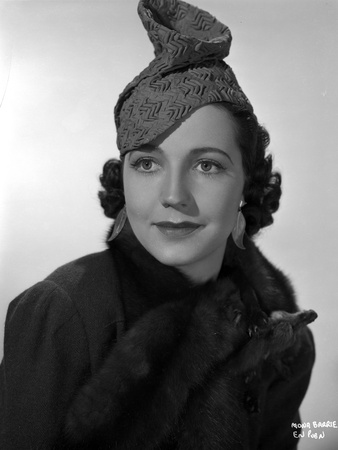 Mona Bari on a Head Dress posed and Slightly smiling Photo by  Movie Star News