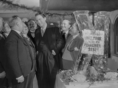 Citizen Kane Group of People Talking in Black Suit Photo by  Movie Star News