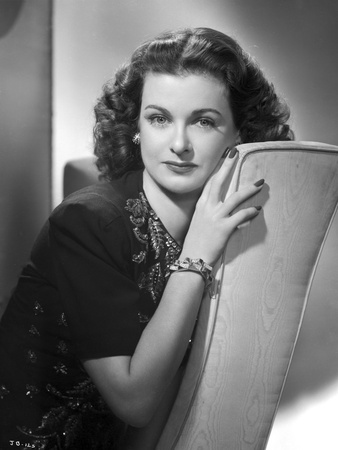 Joan Bennett on a sitting and Leaning Pose Photo by  Movie Star News