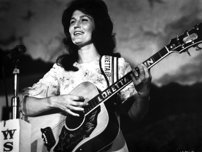 Loretta Lynn Playing Guitar in Classic Photo by  Movie Star News
