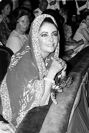 Elizabeth Taylor Photo by  Globe Photos LLC