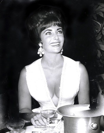 Elizabeth Taylor Photo by  Globe Photos LLC