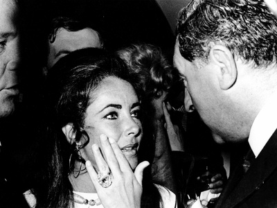 Elizabeth Taylor Photo by  Globe Photos LLC