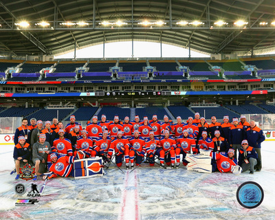 NHL: The Edmonton Oilers Team Photo 2016 NHL Heritage Classic Photo