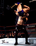 Kane 114  - Chokeslamming ©Photofile Photo