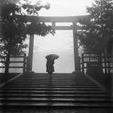 Walking Towards a Japanese Torii Fotografie-Druck von Horace Bristol
