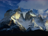 Sunlight Shines on the Summits of Cordillera De Paine Photographie par George F. Mobley
