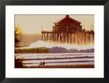 Pier am Strand von Huntington Kunstdrucke von Dennis Junor