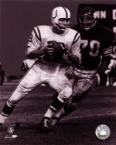 Johnny Unitas - Passing Action (B&W) Photo