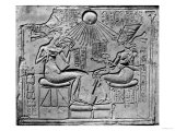 Relief of the Aten giving life and prosperity to Amenophis IV (c.1352-1336 BC) his wife Lámina giclée