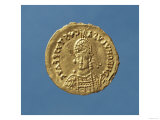 Solidus (Obverse) of Romulus Augustulus (475-476) Helmeted, Cuirassed, with Spear Giclee Print