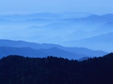 Fog Shrouding Blue Ridge Mountains Photographie par Mark Karrass
