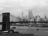 Manhattan Skyline And Brooklyn Bridge Fotografisk tryk af Bettmann