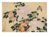 In einer Brise nach links geneigte rosa und rote Pfingstrosen und ein Schmetterling Giclée-Druck von Hokusai 