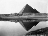 Pyramid of Cheops Reflected in Nile River Impressão fotográfica Pyramid of Cheops Reflected in Nile River Impressão fotográfica