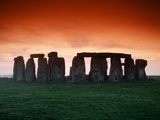 Cielo rojo sobre Stonehenge Lámina fotográfica por Roger Ressmeyer