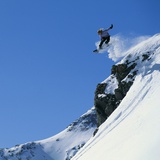 Snowboarder Performing Jump Fotoprint van Doug Berry Snowboarder Performing Jump Fotoprint van Doug Berry