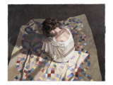 Woman Sitting on a Quilt Lámina giclée por Helen J. Vaughn
